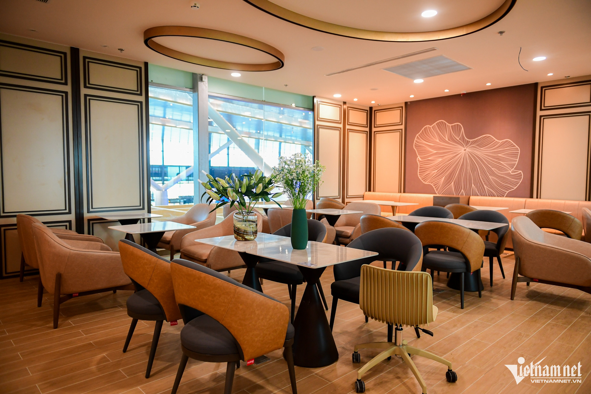 W-nhà ga T3 Tân Sơn Nhất Nguyễn Huế 18.jpg