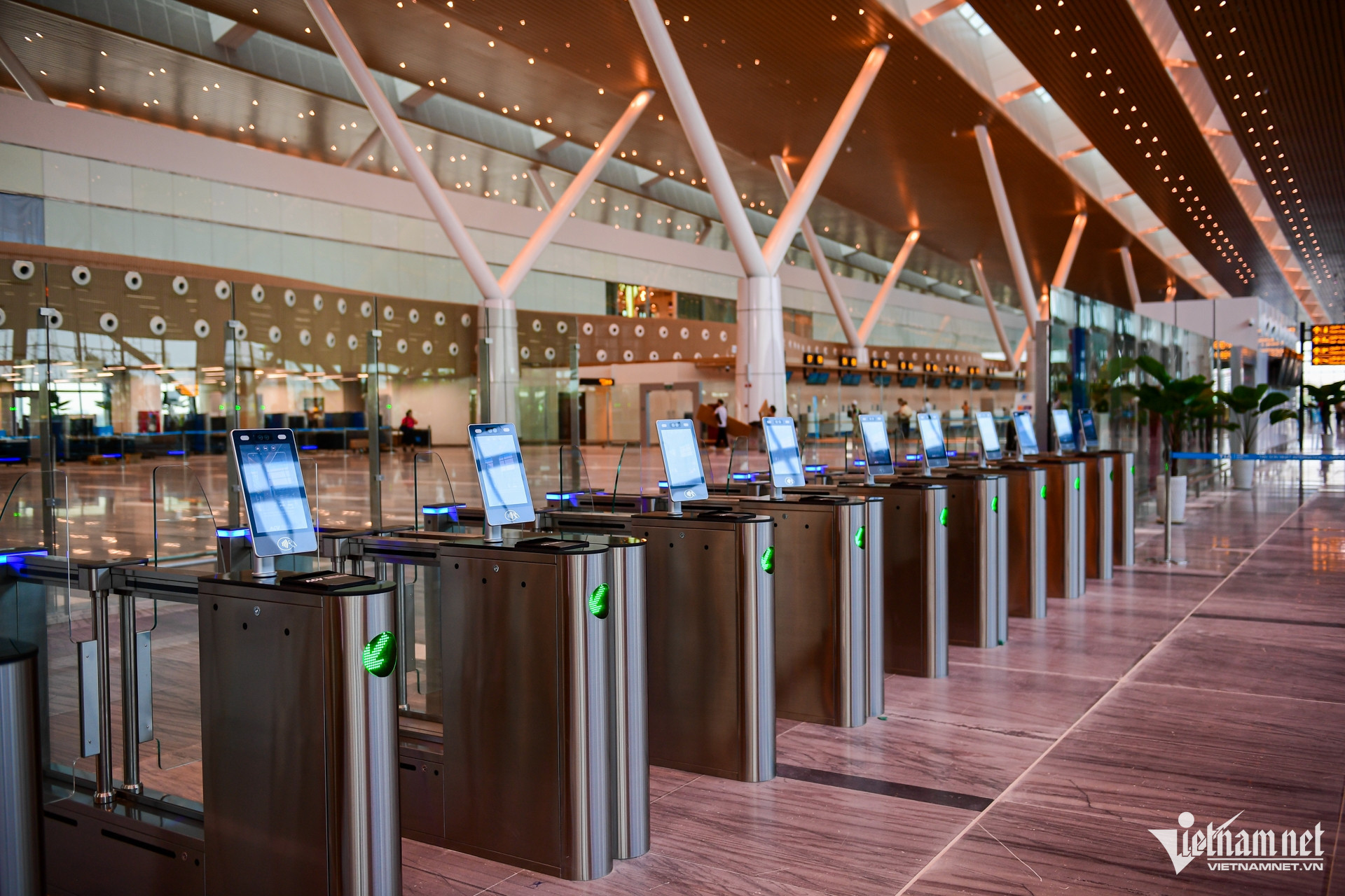 w nha ga t3 tan son nhat nguyen hue 50 33654.jpg