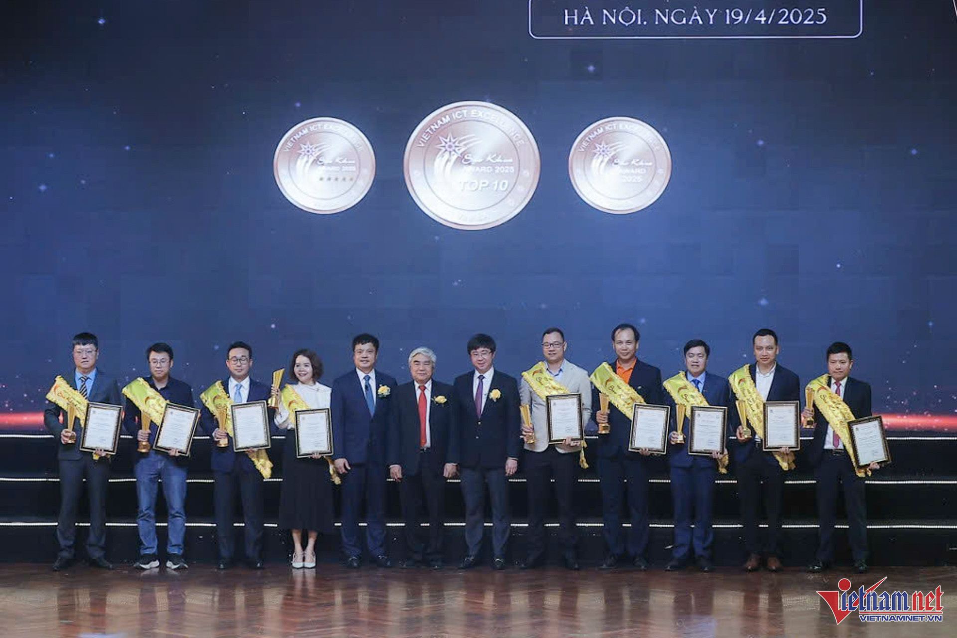 W-sao khue top 10 1 1.jpg