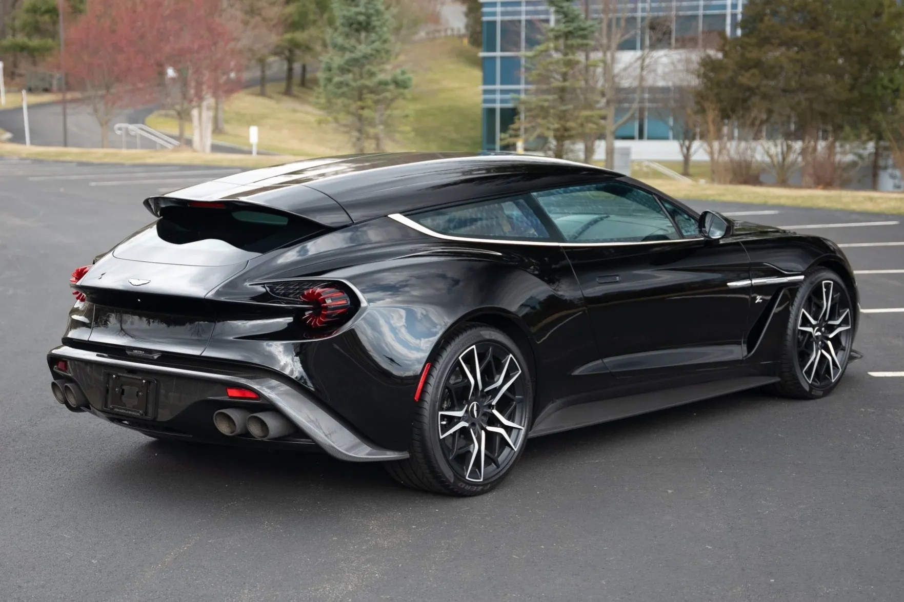 5 năm chơi Aston Martin, chủ xe lỗ hơn 11 tỷ đồng