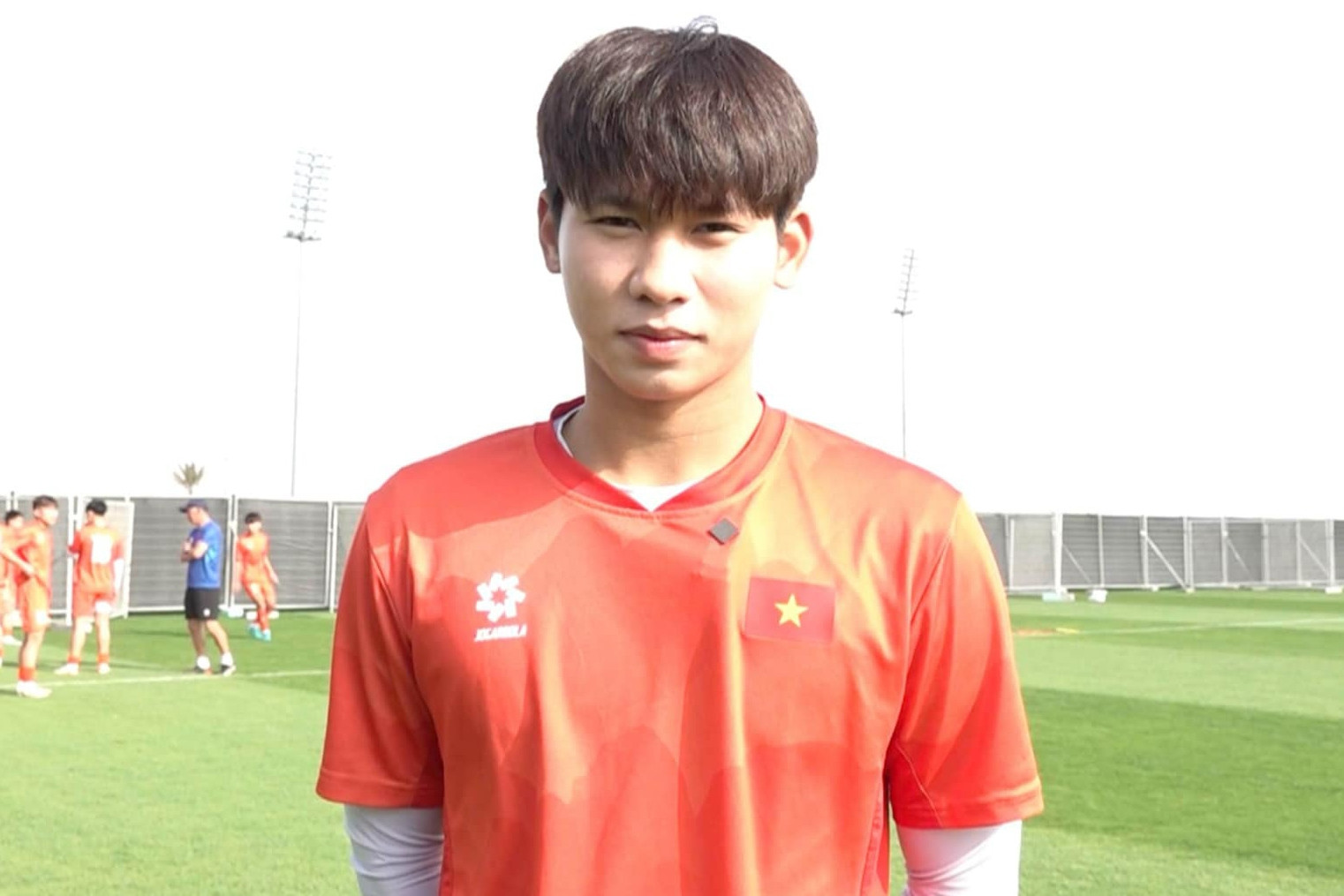 Bất ngờ được AFC nhắc tên, cầu thủ U17 Việt Nam nói gì