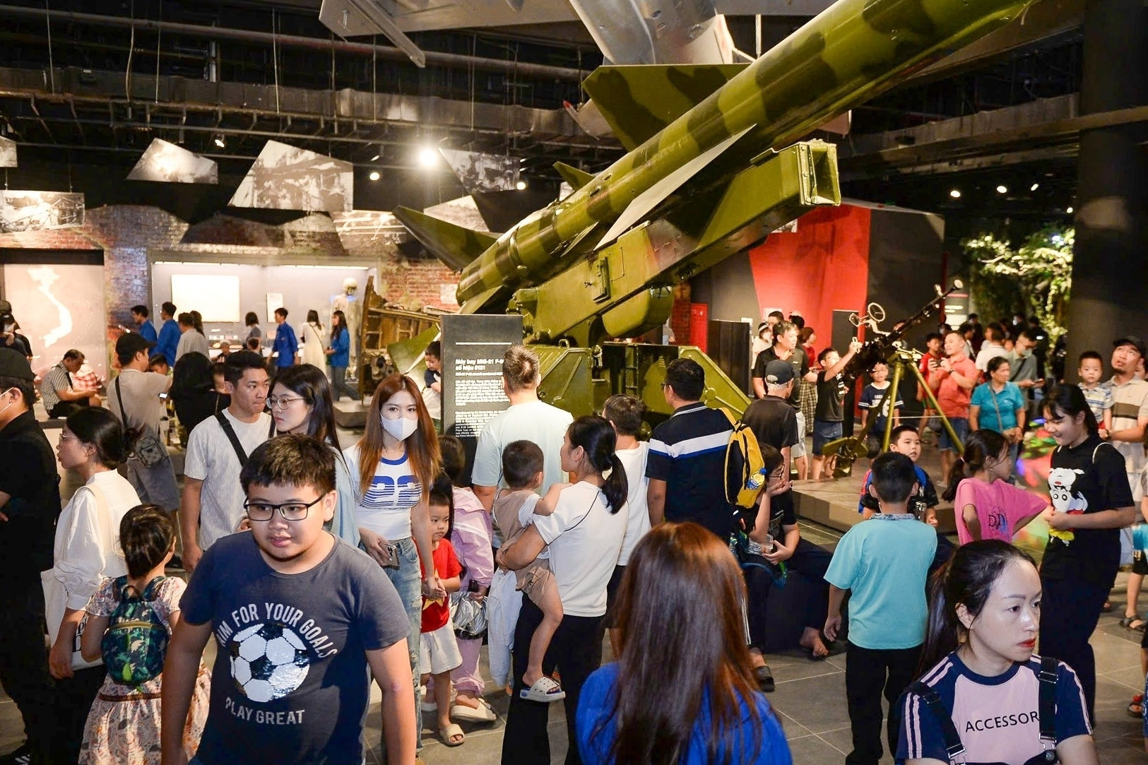 Cơn sốt chưa từng có ở bảo tàng 2.500 tỷ mới ra mắt ở Hà Nội