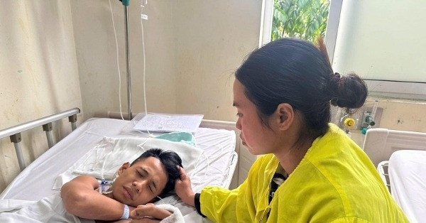 Con trai bị tai nạn, bố mẹ nghèo không có nổi 5 triệu đồng nộp viện phí
