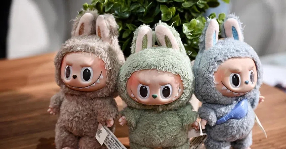 Giới trẻ cuồng "con búp bê có hàm răng cưa", đại gia đút túi bội tiền