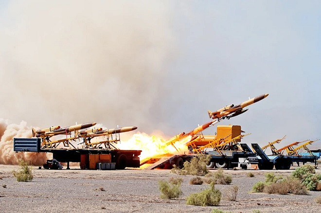 iran tan cong can cu my 1.jpg