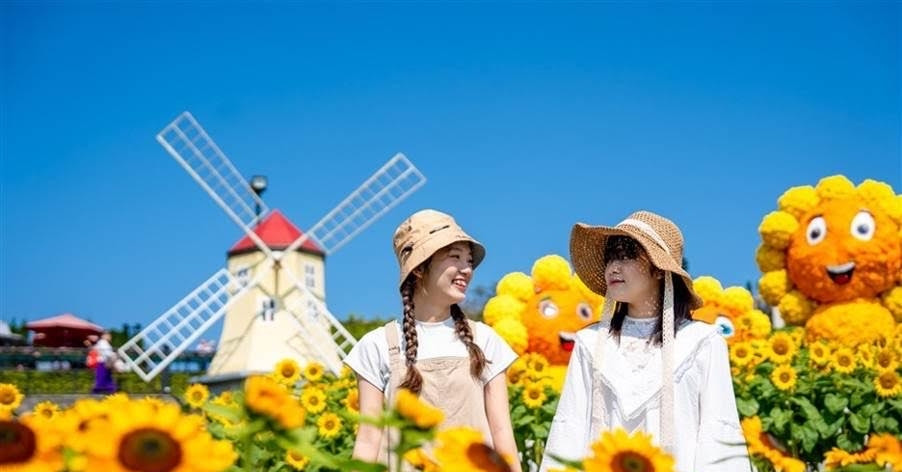 Lạc bước giữa ‘biển vàng’ rực rỡ tại Lễ hội Hoa Mặt trời trên đỉnh Bà Nà