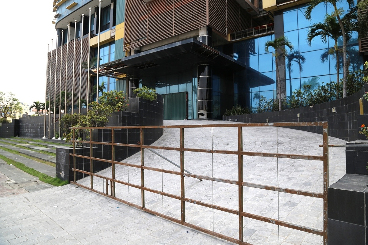 Loạt khách sạn triệu USD bỏ không nhiều năm giữa thủ phủ du lịch Hạ Long