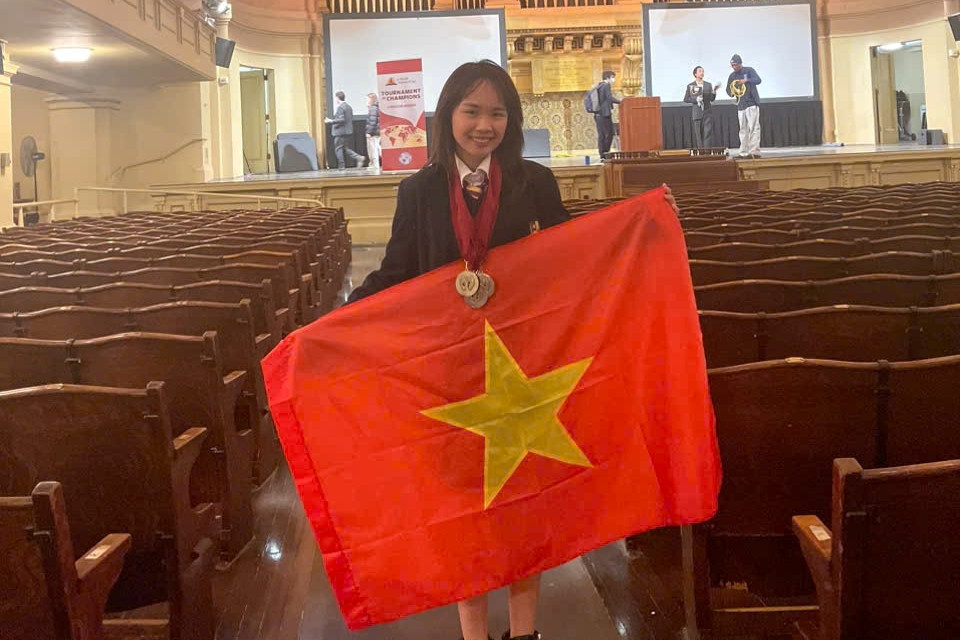 Olympia Đặng Khánh Linh 4   tại ĐH Yale Mỹ năm lớp 10.jpg