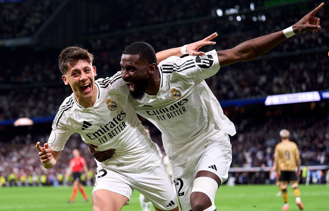 Real Madrid hẹn Barca ở chung kết sau màn rượt đuổi siêu kịch tính