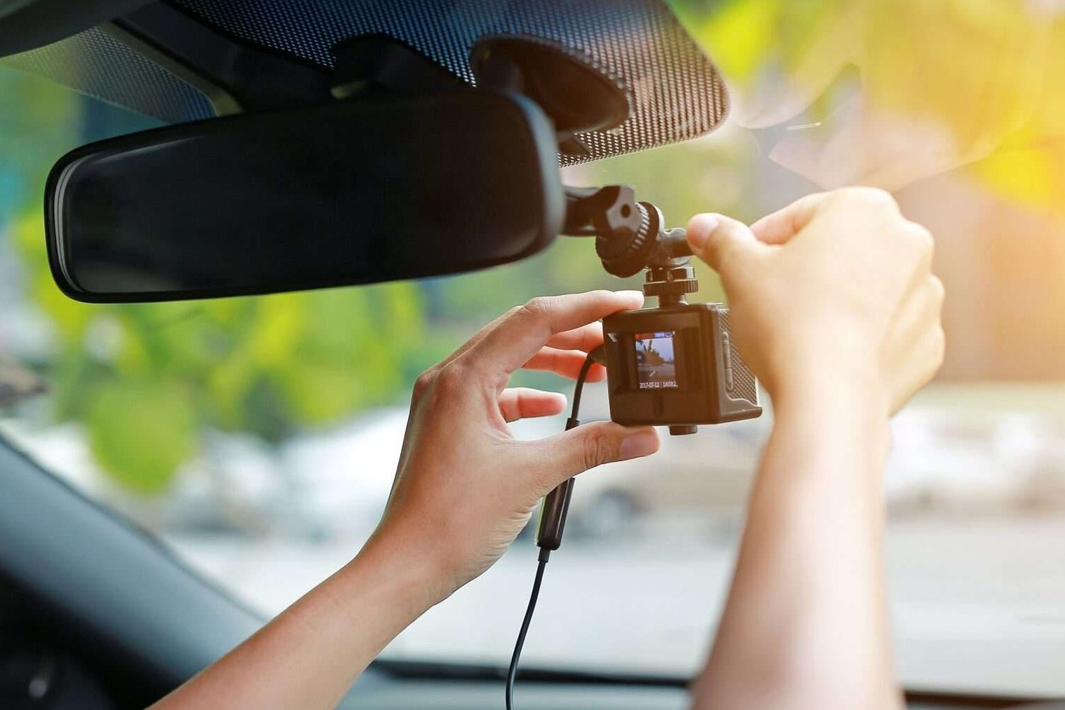 Sợ bị phạt oan, nhiều chủ xe đổ xô lắp đặt camera hành trình