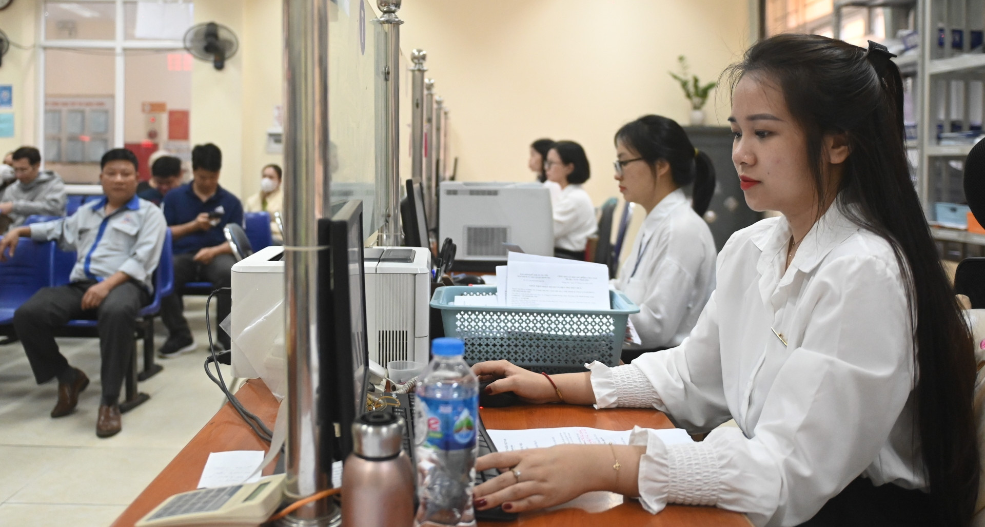 Thời 'ăn cơm nhà vác tù và hàng tổng', sao đại học chính quy không về làm cán bộ xã?
