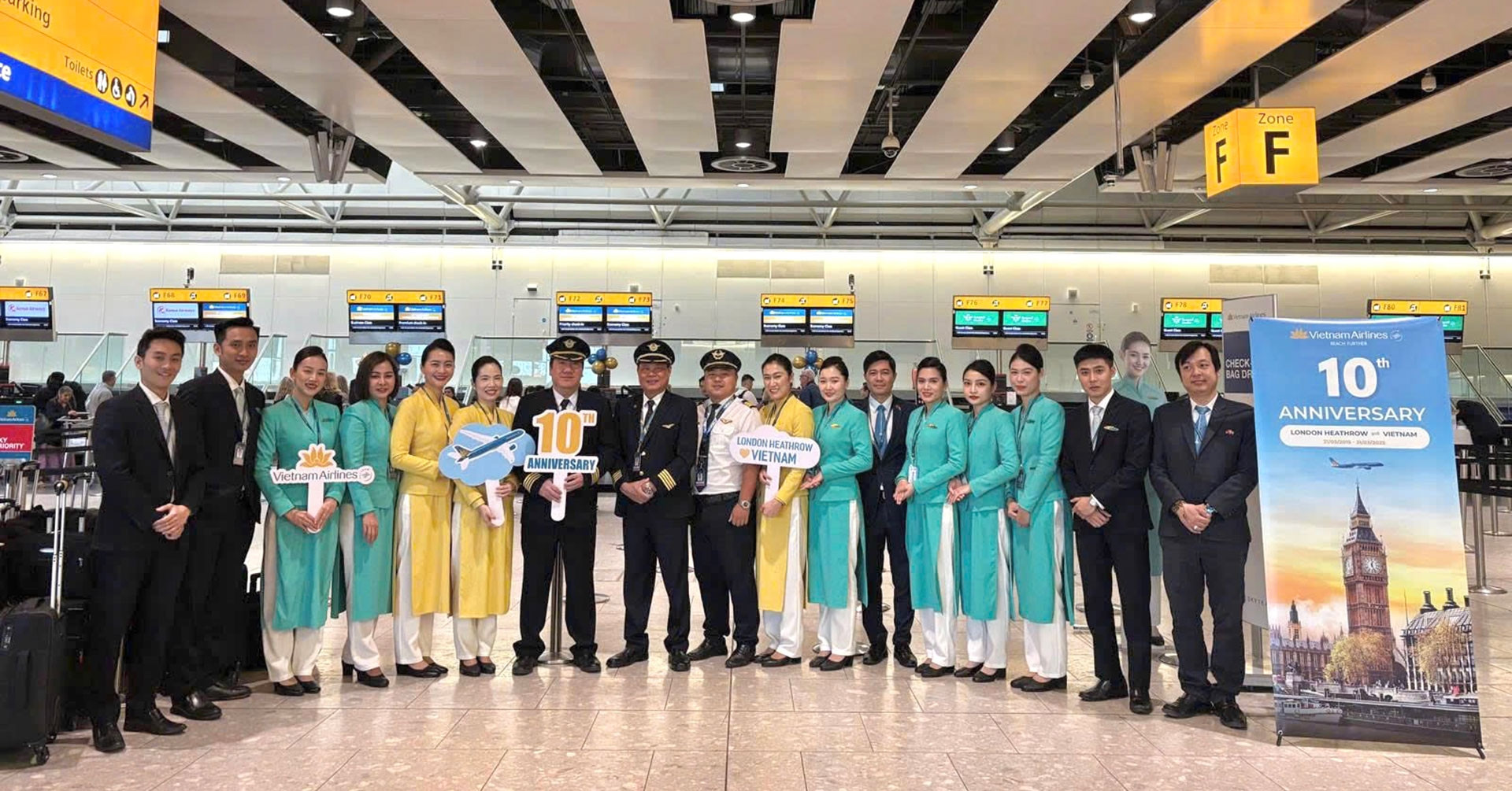 Vienam Airlines kỷ niệm 10 năm mở đường bay thẳng đến London Heathrow