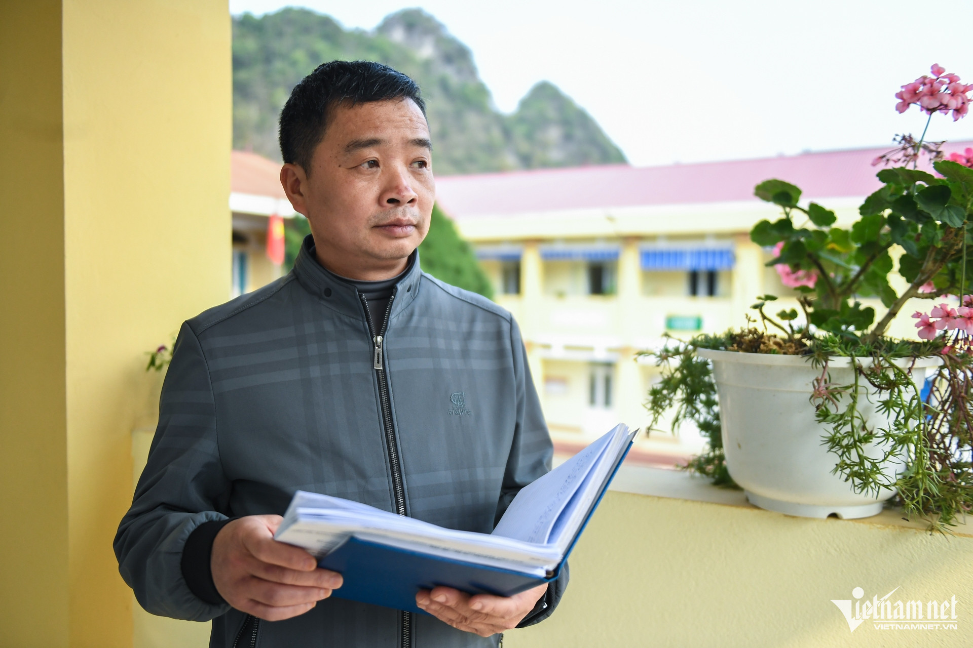 W-Ong Chien xa Van Trinh.jpg