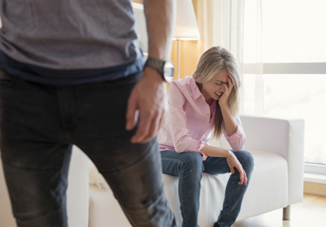 Vợ quen miệng khen người yêu cũ tốt tính, chồng tức giận đòi ly hôn