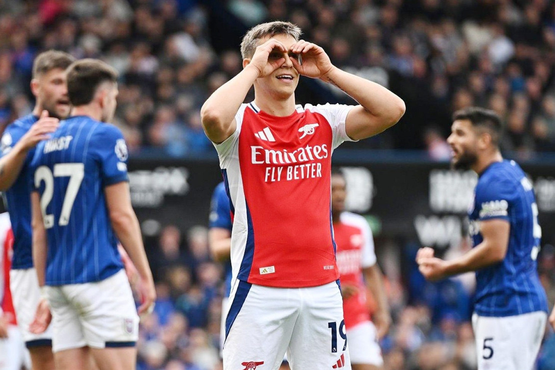 Arsenal đè bẹp Ipswich 4-0