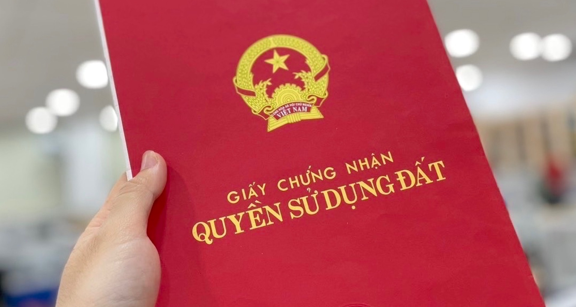 Có phải làm lại sổ đỏ sau sáp nhập tỉnh; ông chủ cao ốc vừa cháy lớn ở Hà Nội