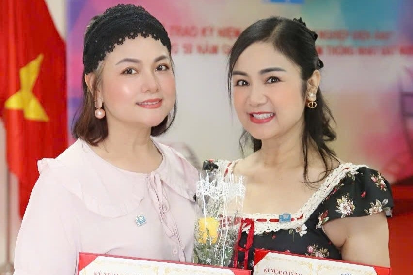 Diễn viên Thu Hà, Thu Quế và loạt NSND đình đám cùng lúc đón tin vui