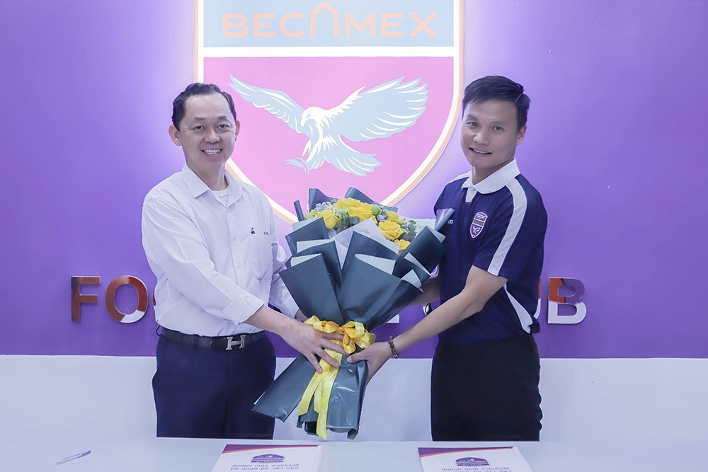 Gạt ý định từ chức, HLV Công Mạnh lại dẫn dắt B.Bình Dương
