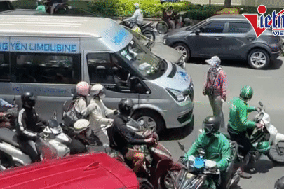 Làm rõ clip người phụ nữ chặn đầu ô tô 16 chỗ trên phố