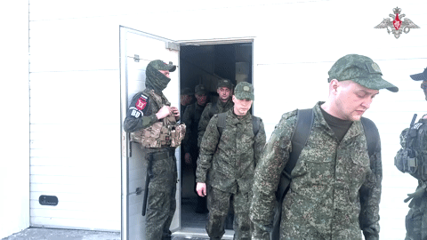 Giây phút Nga - Ukraine trao đổi tù binh quy mô lớn