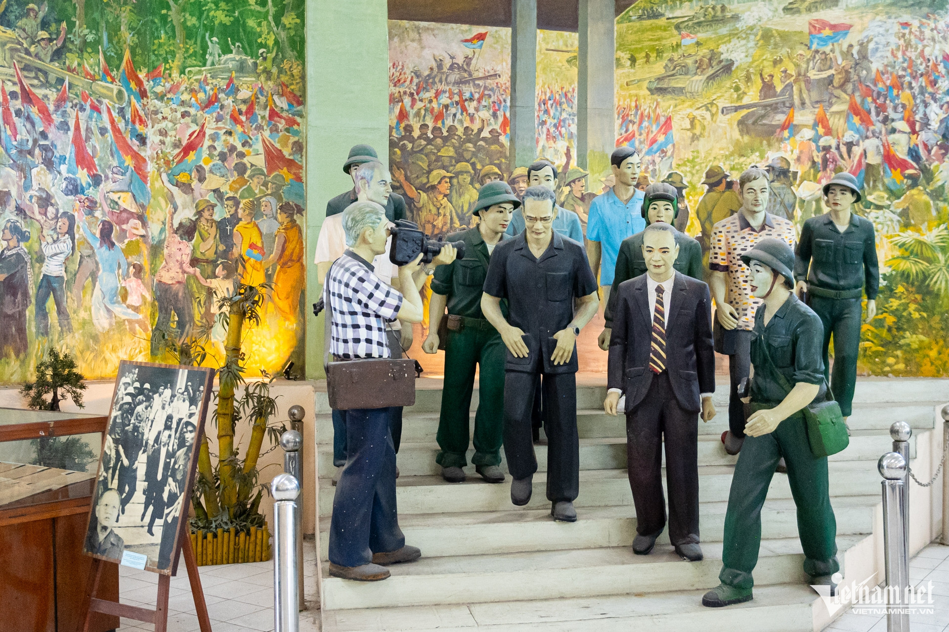 W-Bảo tàng HCM   Nguyễn Huế 2.jpg