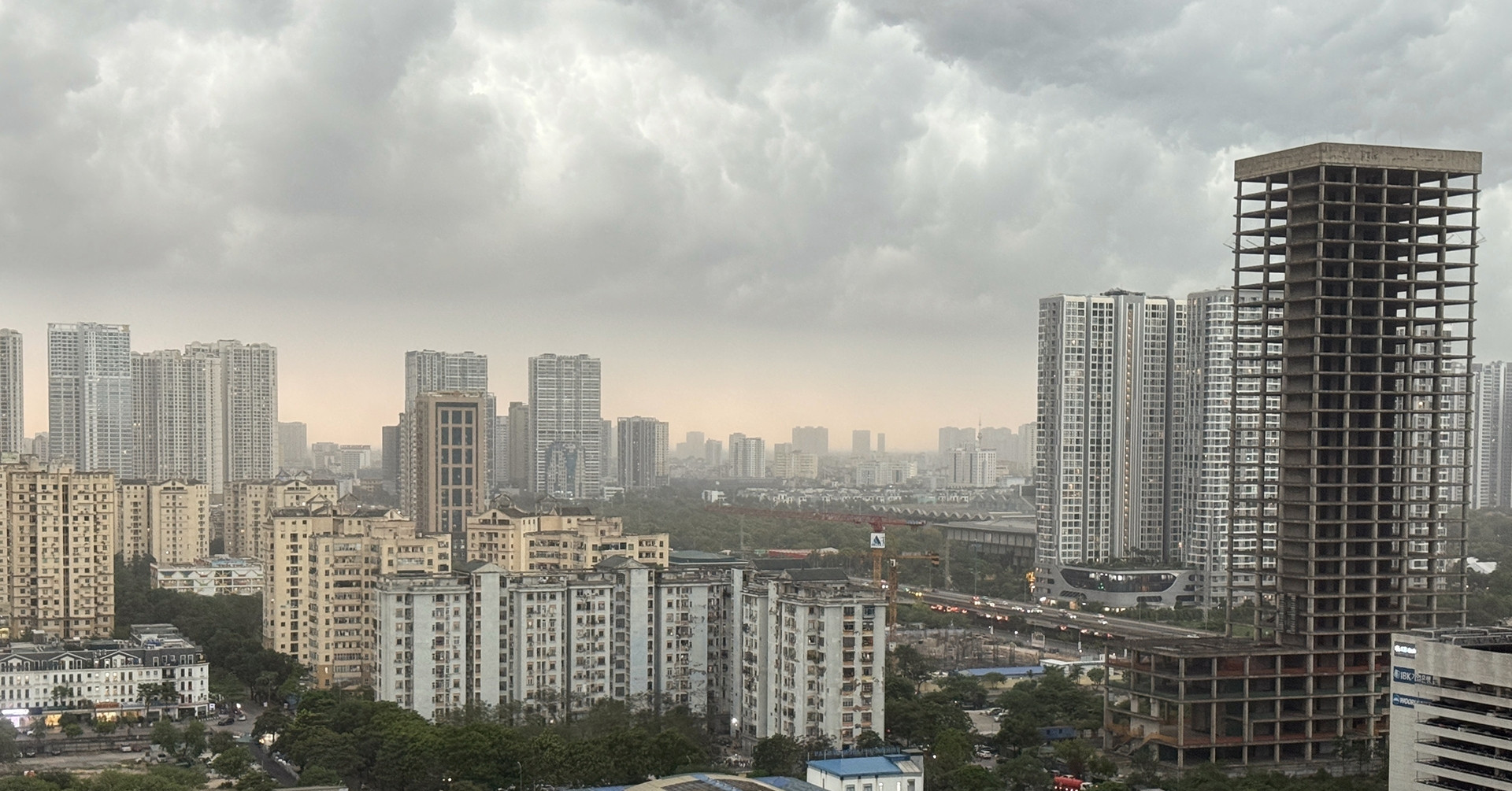 Dự báo thời tiết 22/4/2025: Cảnh báo nắng nóng và mưa giông đột ngột