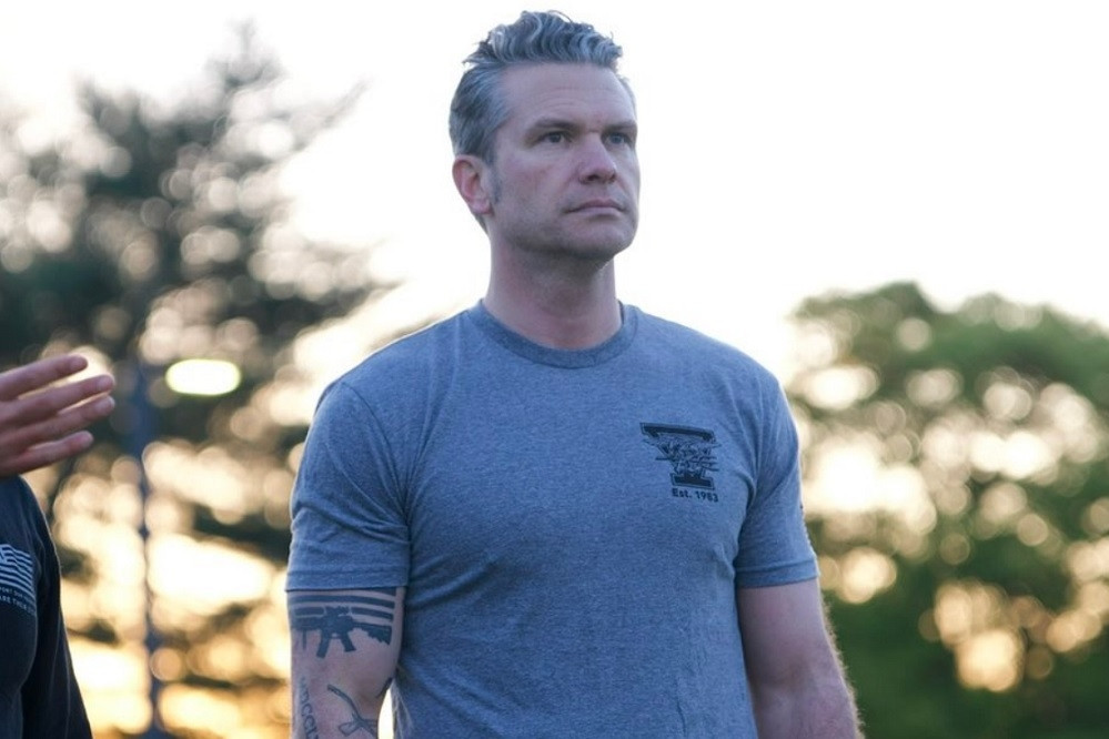 Bộ trưởng Quốc phòng Mỹ lại dính nghi vấn chia sẻ tin mật trong nhóm chat riêng