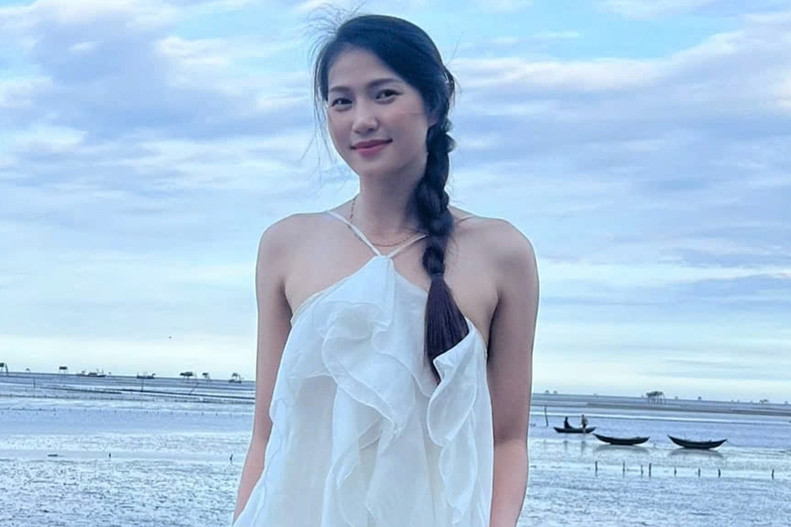 Chân dài bóng chuyền cao 1m81, xinh như hoa hậu