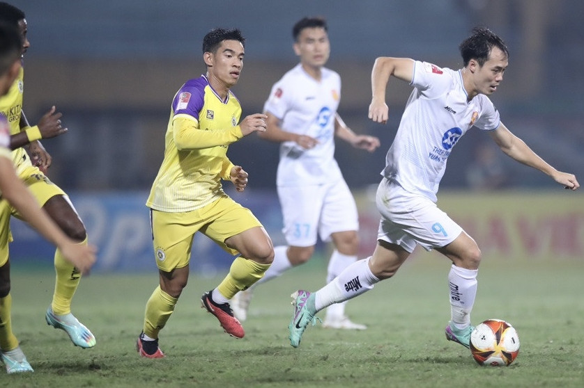 Cuộc đua vô địch V-League: Hà Nội FC thách thức Nam Định