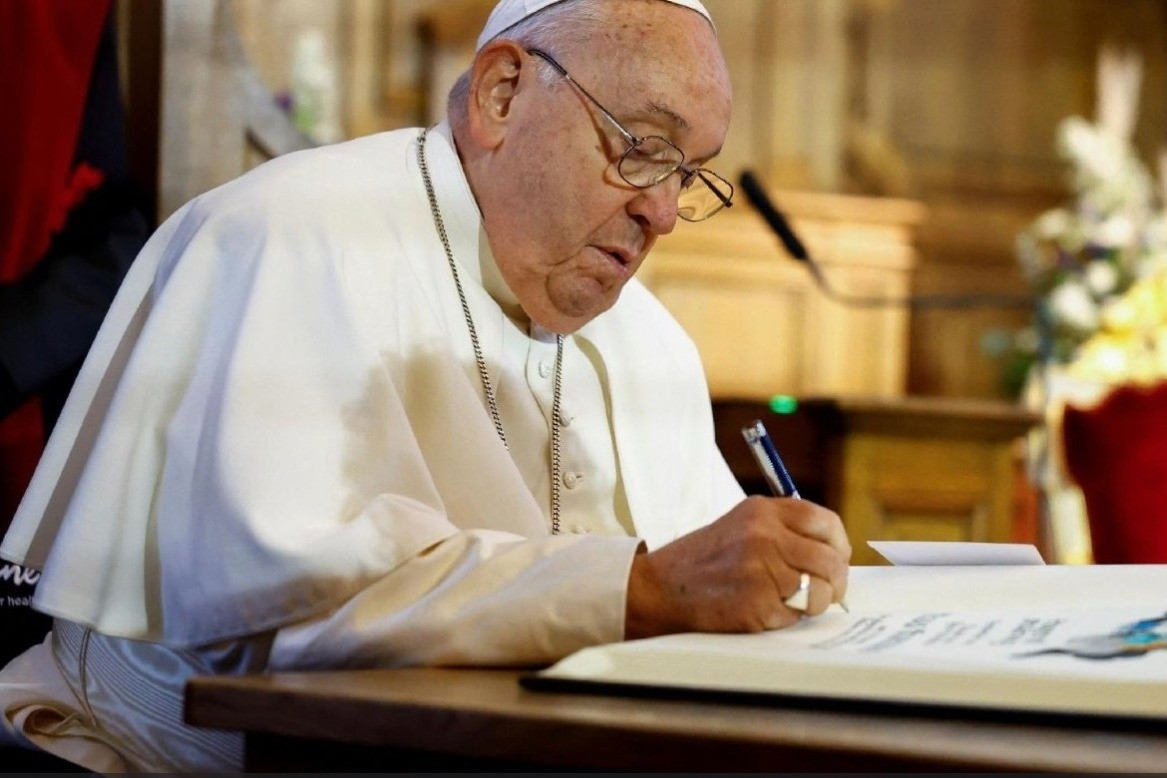 Giáo hoàng Francis qua đời