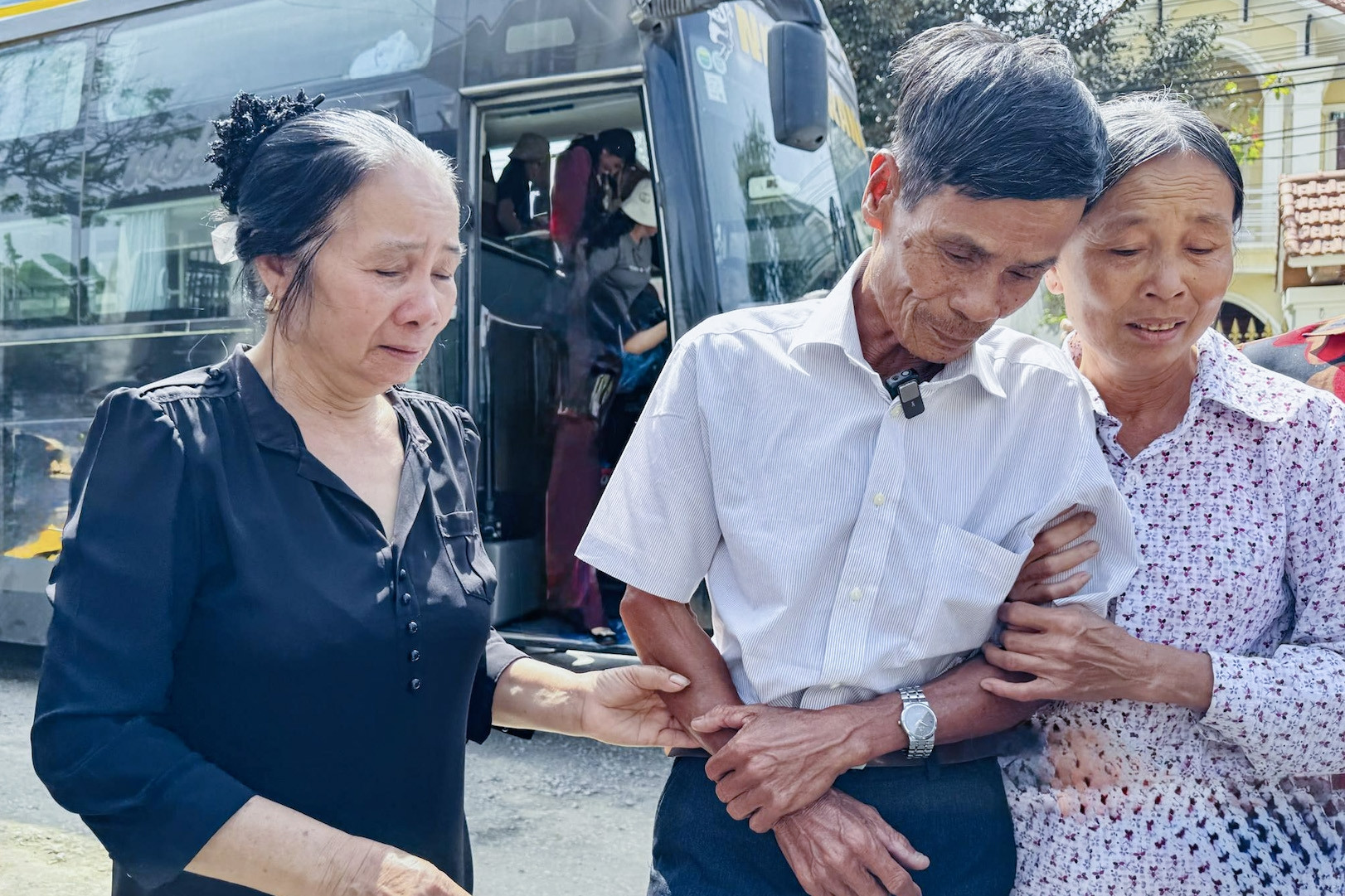 'Liệt sĩ' bất ngờ về sau 45 năm: Vỡ òa giây phút trùng phùng