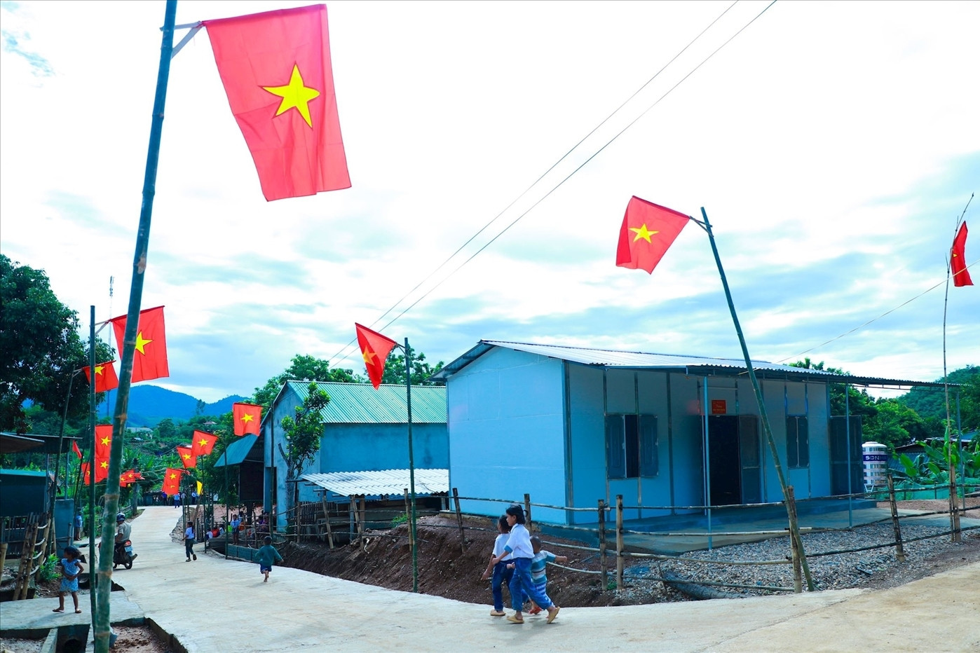 Nhiều nguồn 