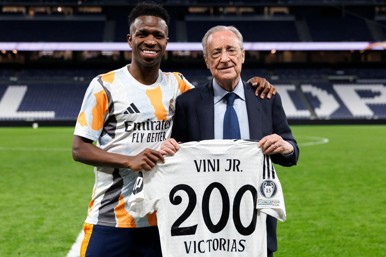 Real Madrid thắng nghẹt thở, Ancelotti tán thưởng Vinicius