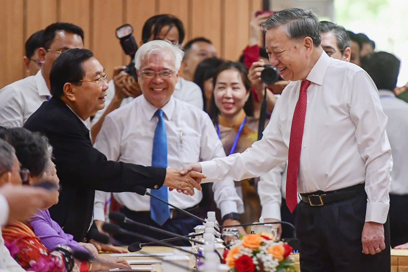 Tổng Bí thư gặp mặt cán bộ lão thành cách mạng, người có công miền Nam