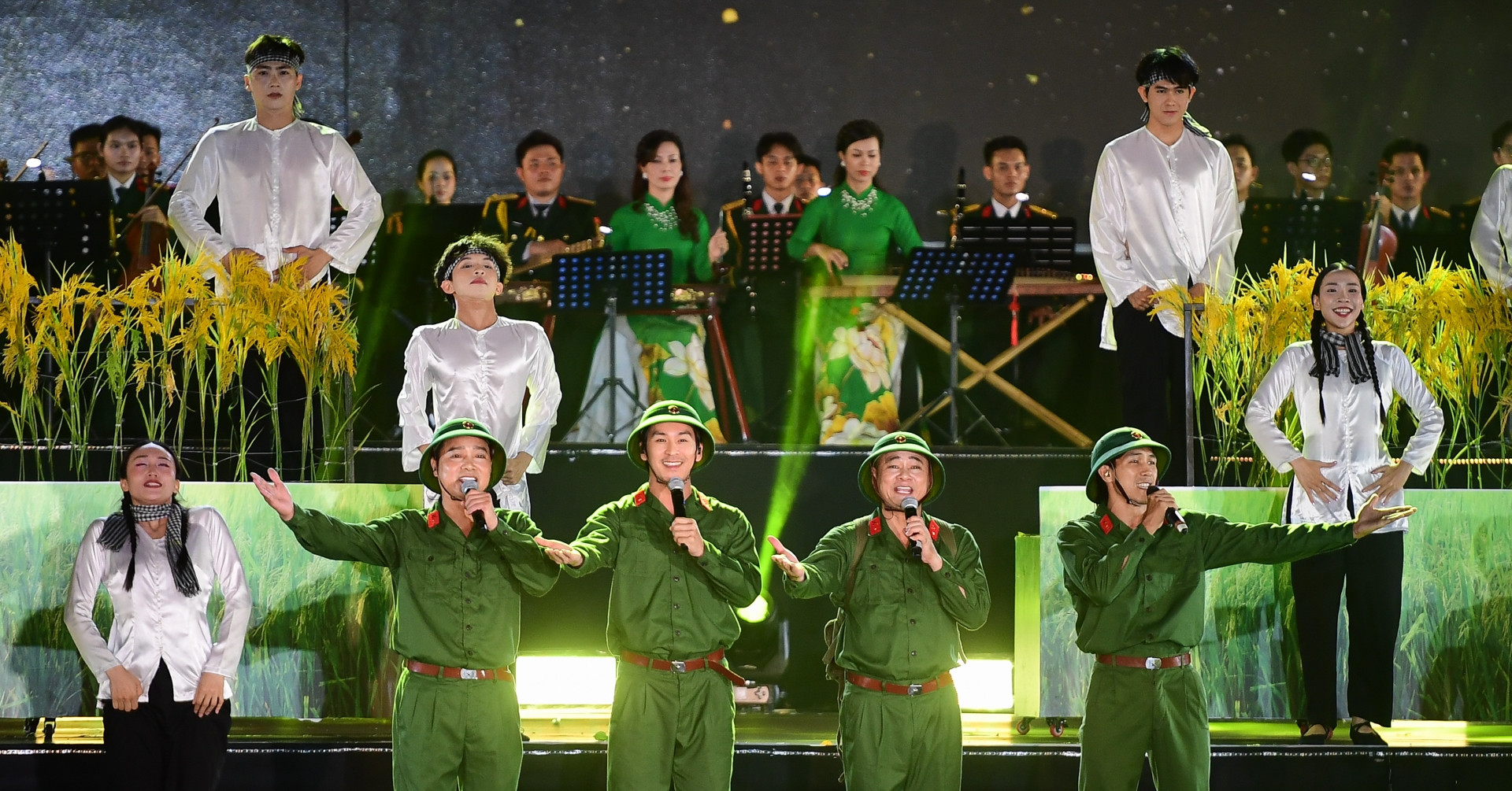Tổng Bí thư Tô Lâm dự chương trình nghệ thuật 'Đất nước trọn niềm vui'