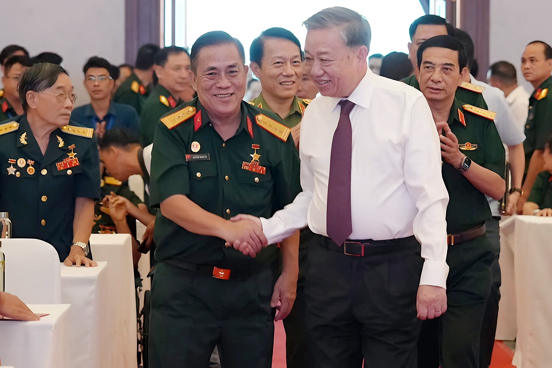 Tổng Bí thư tri ân các tướng lĩnh, anh hùng lực lượng vũ trang