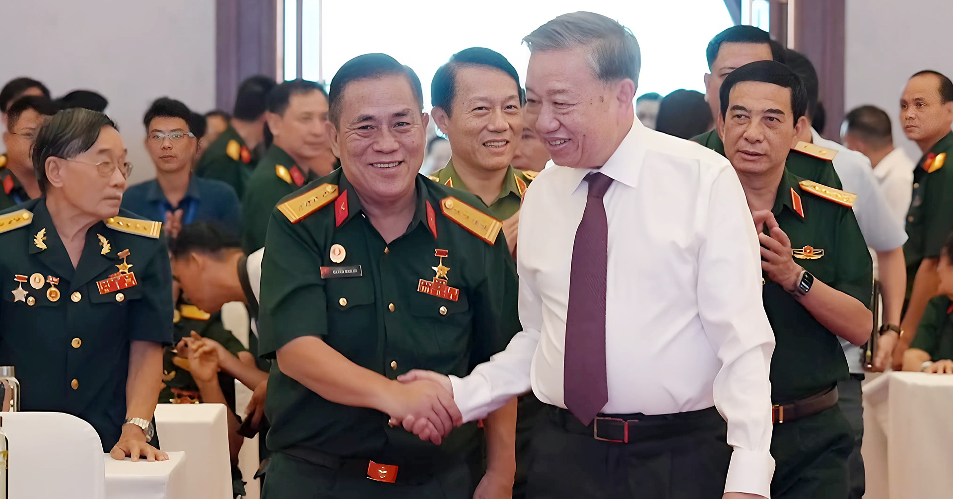Tổng Bí thư tri ân các tướng lĩnh, anh hùng lực lượng vũ trang