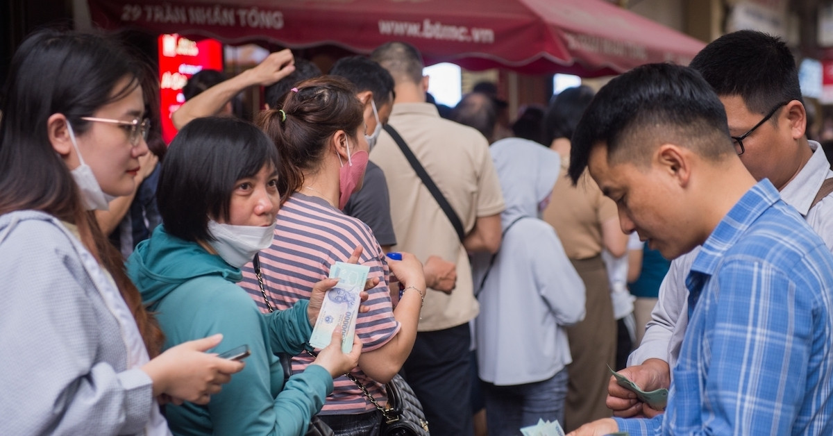 Giá vàng hôm nay 23/4/2025: SJC đảo chiều lao dốc, "bốc hơi" 2 triệu đồng/lượng