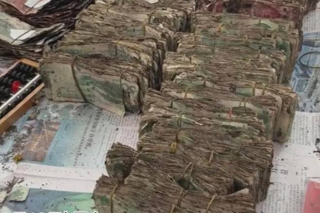 Cụ ông chôn hơn 700 triệu đồng dưới đất, con cái chưa kịp vui đã khóc ròng