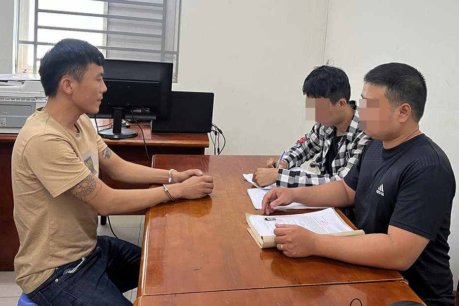 Bắt giữ kẻ quan hệ đồng giới với bé trai 14 tuổi