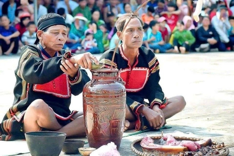 Huyền thoại về Vua Lửa và sự tích kỳ lạ của thanh gươm thần