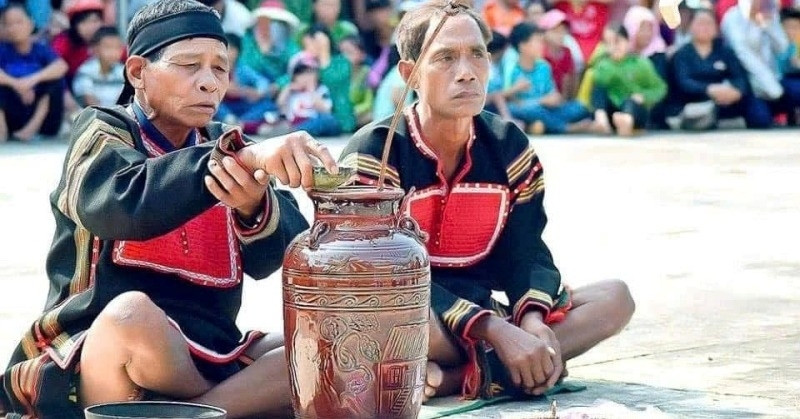 Huyền thoại về Vua Lửa và sự tích kỳ lạ của thanh gươm thần