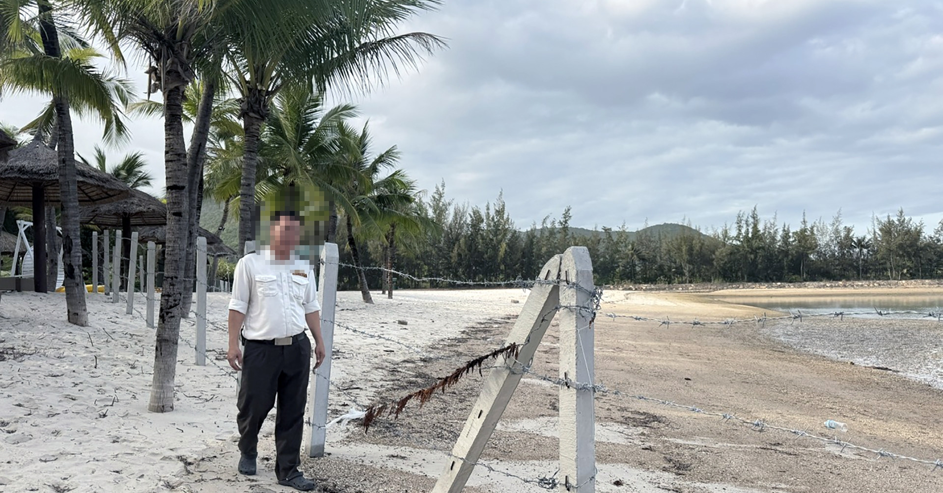 Khu nghỉ dưỡng bị dựng rào thép gai chặn lối xuống biển Nha Trang​