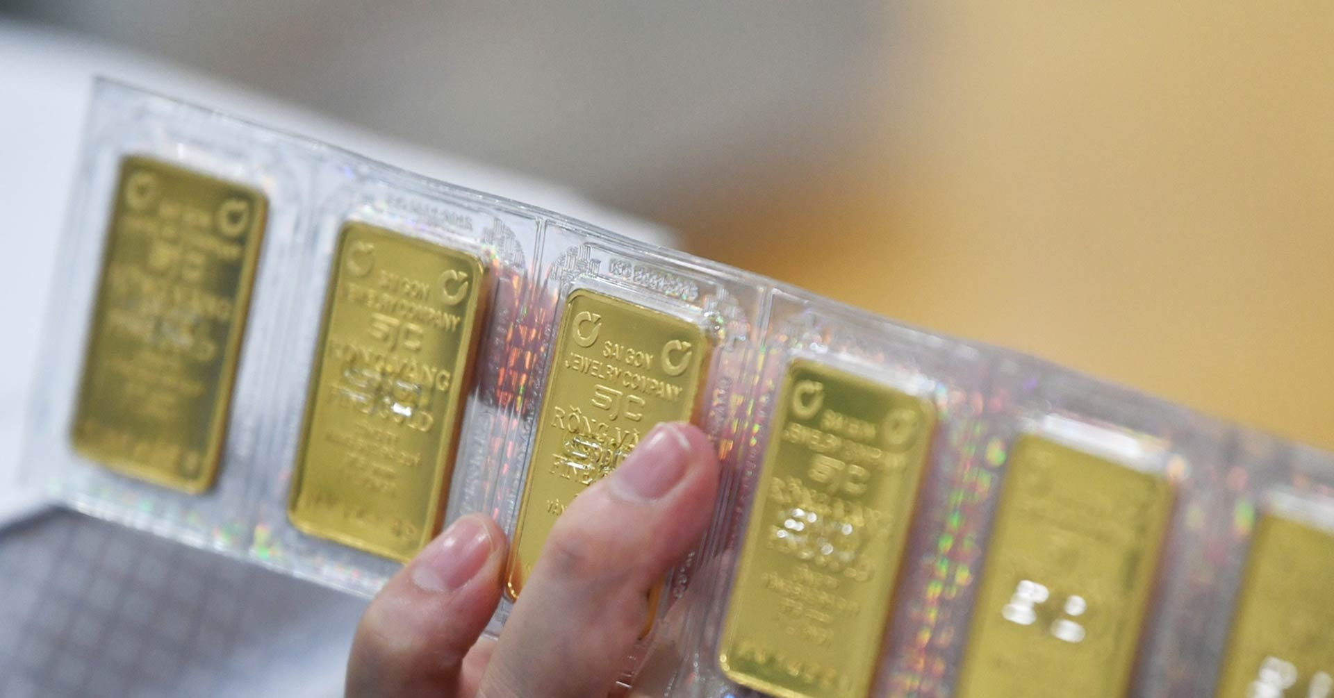 Tăng tới 7 triệu đồng/lượng, giá vàng SJC lên mức cao không tưởng