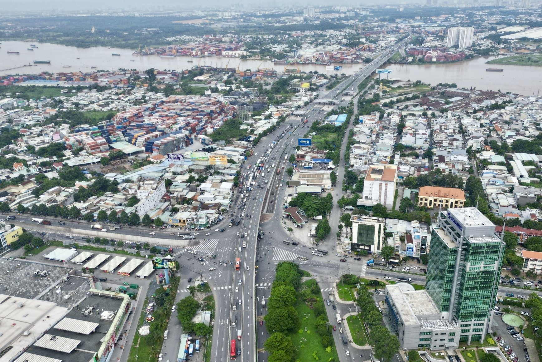 Nhà ở ven quốc lộ bị thu hồi làm đường được bồi thường thế nào?