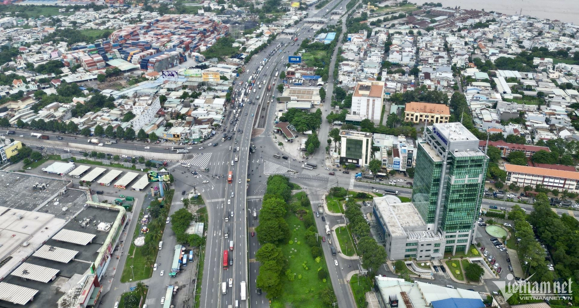 Nhà ở ven quốc lộ bị thu hồi làm đường được bồi thường thế nào?