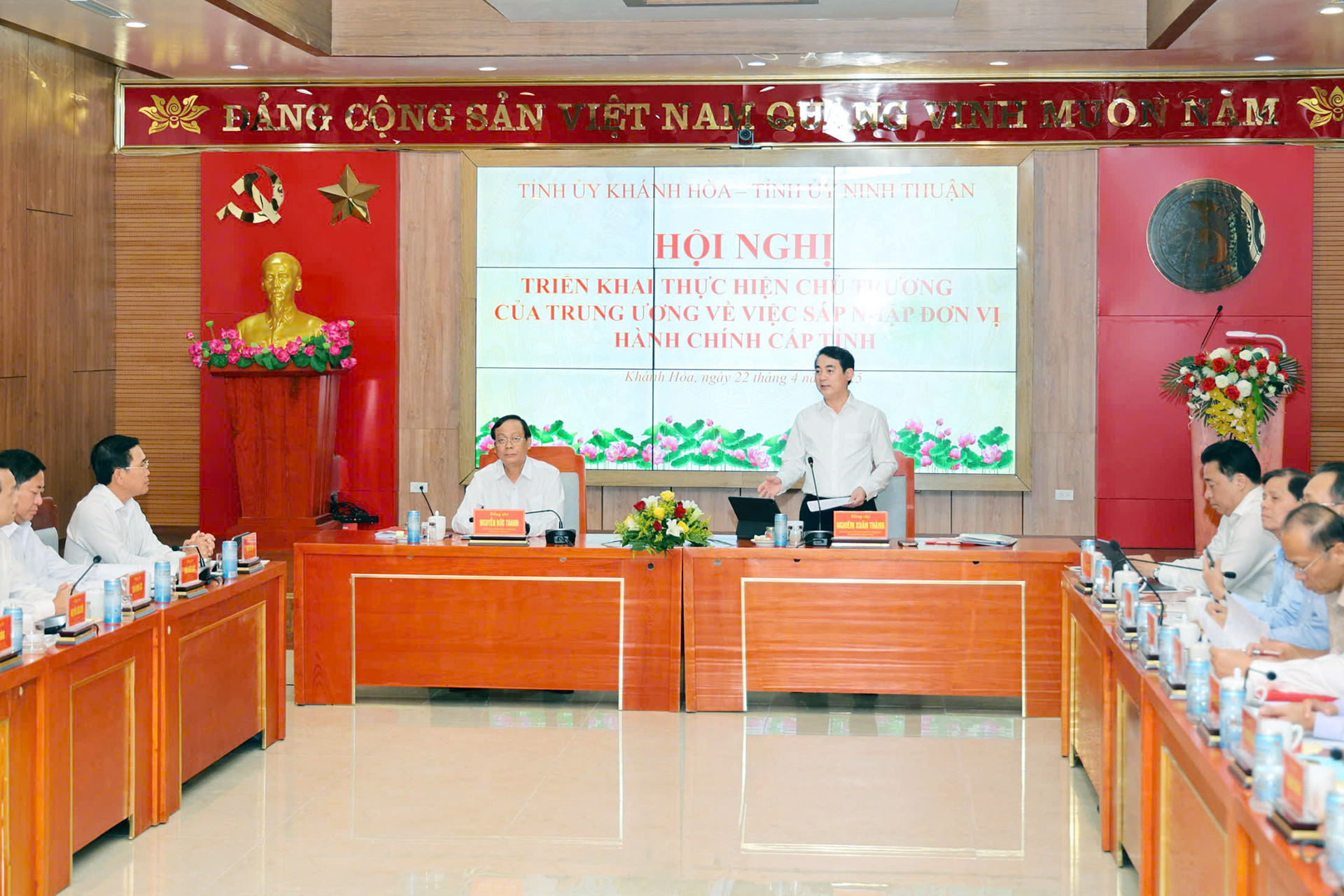 Toan canh hoi nghi.jpg