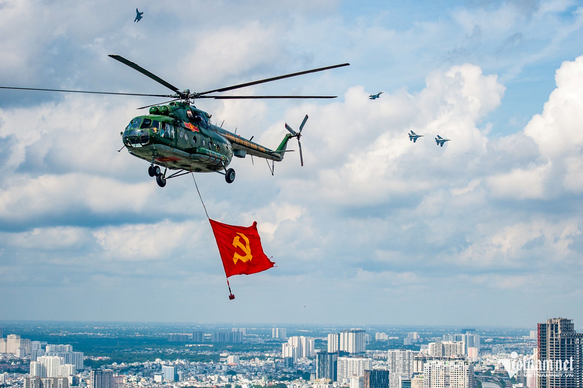 truc thang the bang 5 50708 54807.jpg