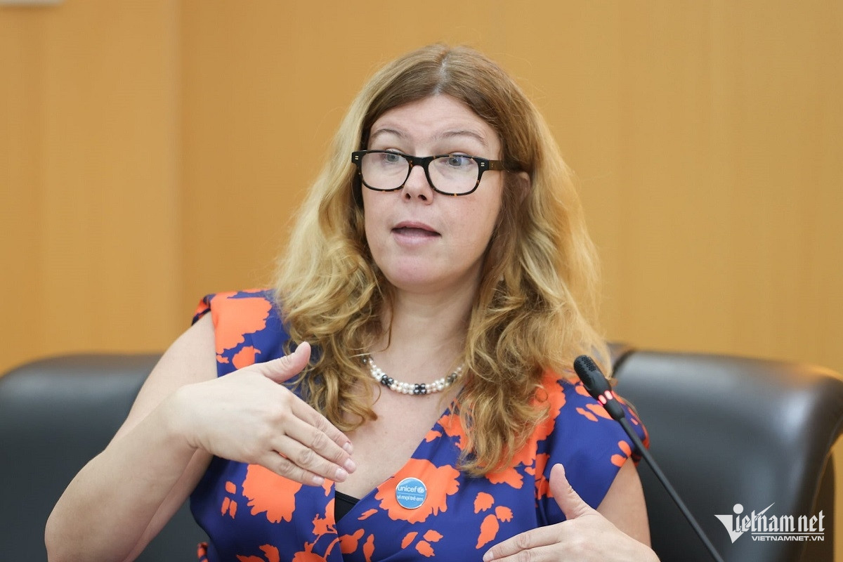 W-Truong dai dien UNICEF.jpg