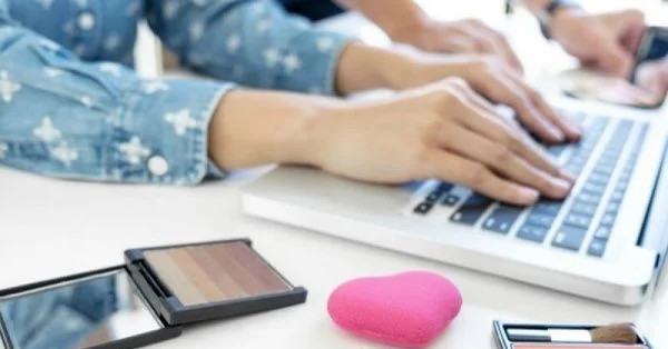 Bộ Y tế siết kiểm tra kinh doanh mỹ phẩm trên TikTok, Facebook